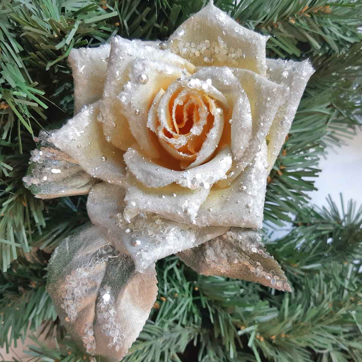 Украшение на прищепке Заснеженная роза