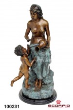 Бронзовый фонтан «Девушка с ребенком»